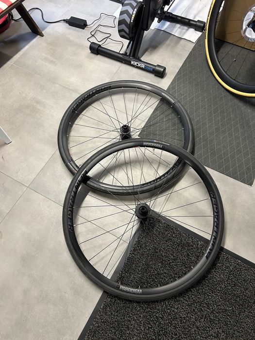 Koła Bontrager Paradigm Comp + opony Bontrager R2 (28mm)