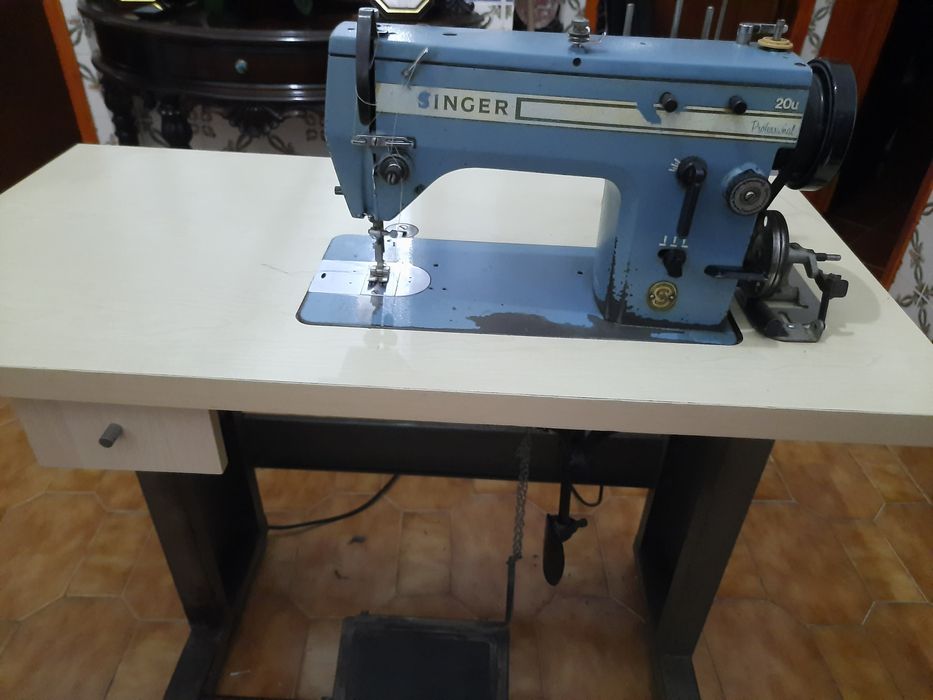 Máquina costura singer 20u professional