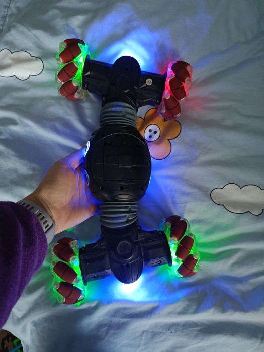 Трюкова машинка перевертень на радіокеруванні Skidding. Управління від