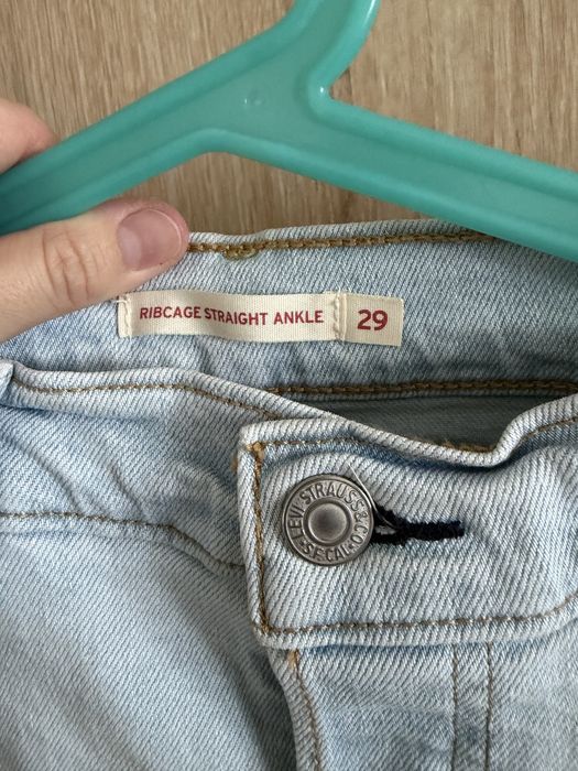 Levi’s ribcage straight ankle 29/29