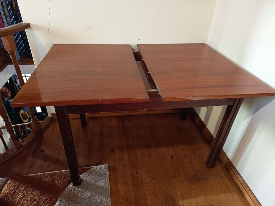 Mesa de madeira extensível