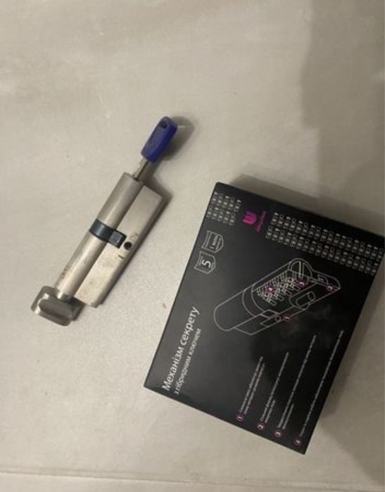 Личинка замка практично нова