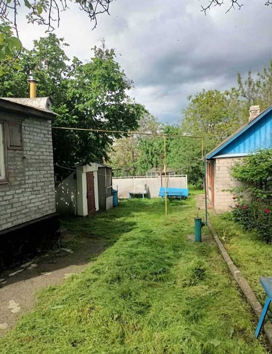 .Продаж доглянутого будинку у Смілі з усіма господарськими спорудами.