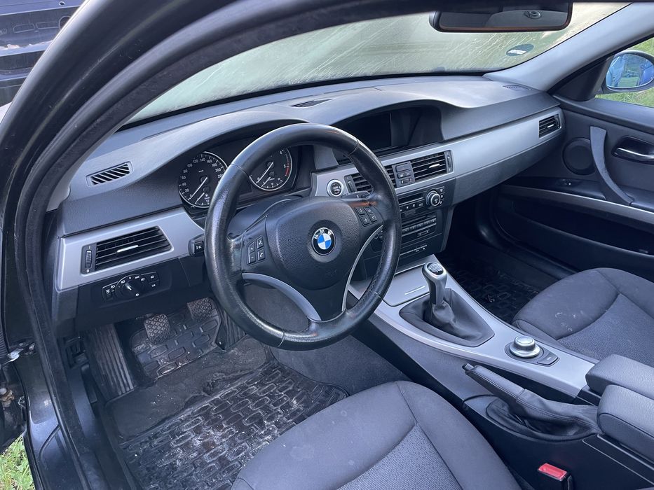 Deska rozdzielcza konsola pod Navi airbag BMW E90 E91 E92 E93