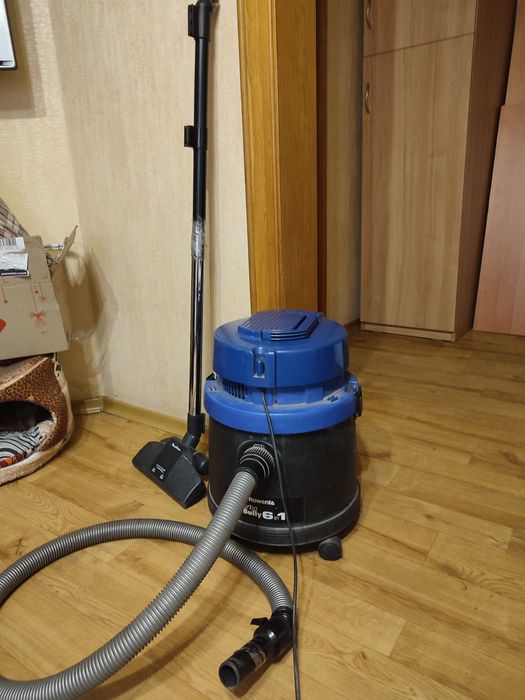 Пылесос Ровента. В очень хорошем состоянии