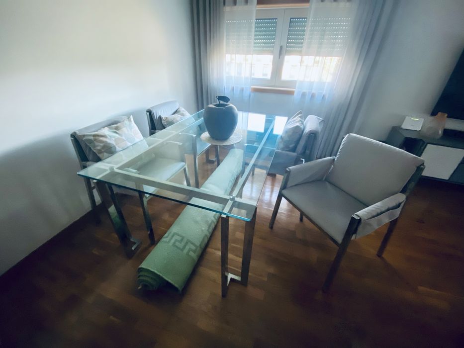 Conjunto de Mesa + 4 Cadeiras – Qualidade e Design Exclusivo