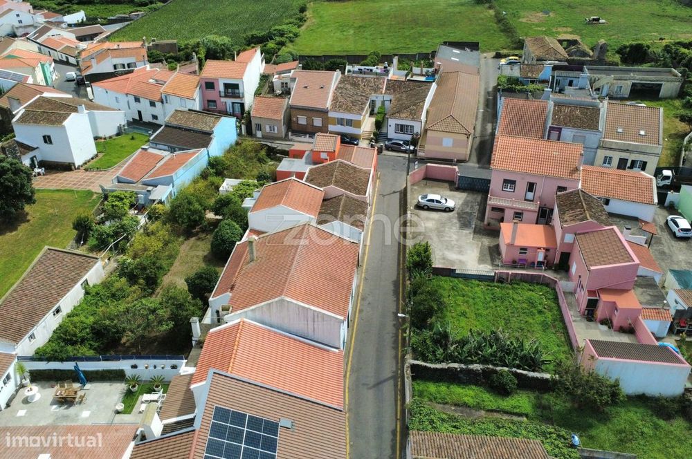 Moradia T3 com quintal - Arrifes