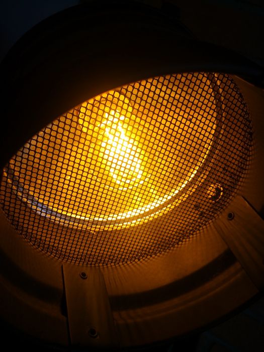 Lampa duża statyw loft teatralna