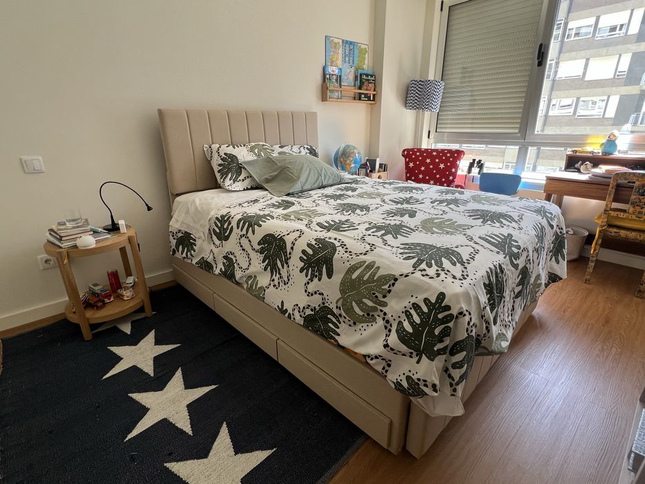Cama nova com estrabdo e colchao 140x200