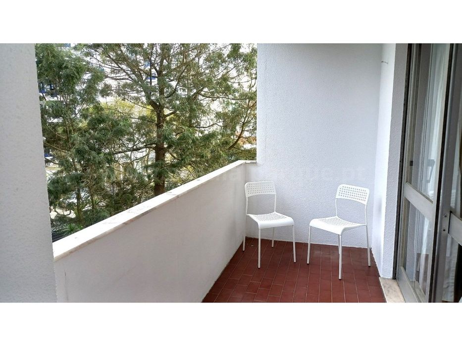 Apartamento T1 mobilado e equipado, junto ao Palácio de Cristal