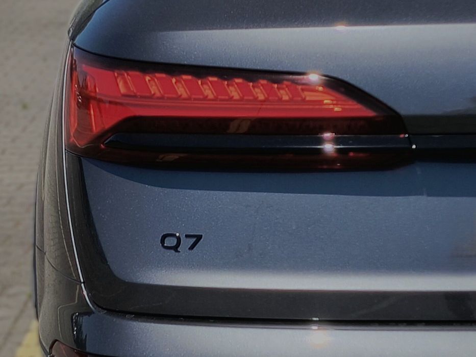 Audi Q7 Cena katalogowa: 495 860 PLN