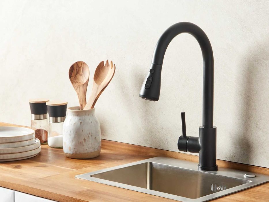 Bateria kuchenna z wyciąganą wylewką Srebrna lub Czarna