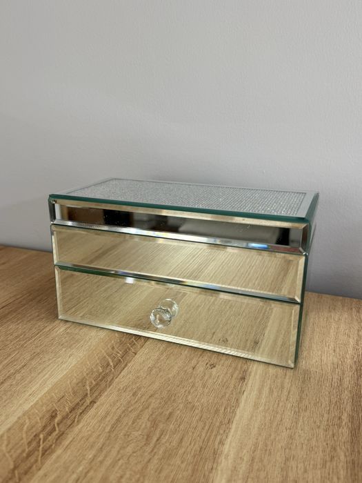 szklana szkatułka na biżuterie wyjątkowa glamour organizer