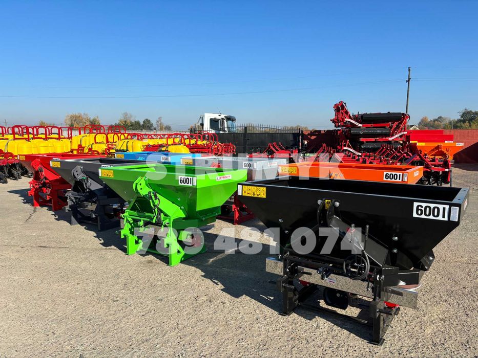 rozsiewacz nawozów/ 2-talerze/ hydraulika/ plandeka/ TYTAN/sulky/altro