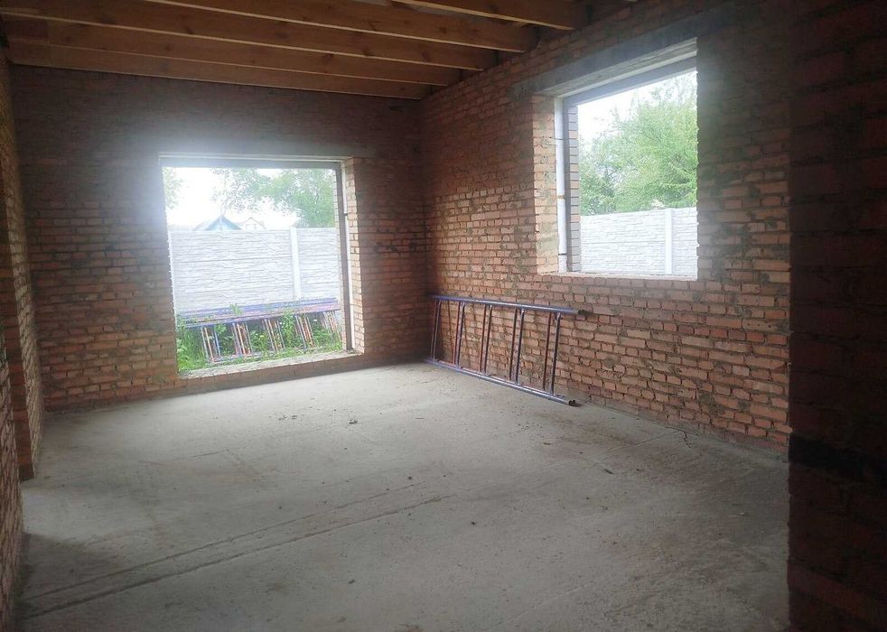 Продаж 1 поверхового будинку з ділянкою