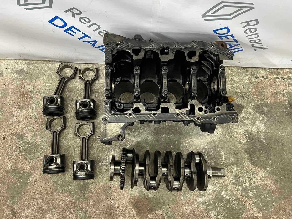 Блок двигуна мотора Renault 2.3 M9T 11339R поршні,шатуни,колінвал