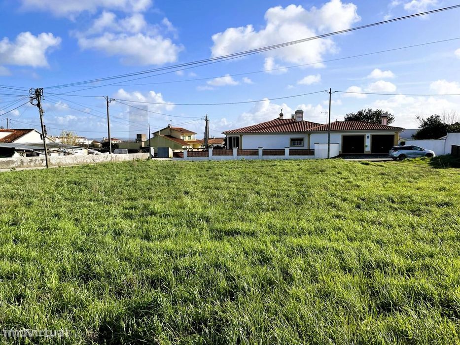 Terreno à Venda com 1.370 m2 | Rua do Estreito, Coimbrão (Leiria)