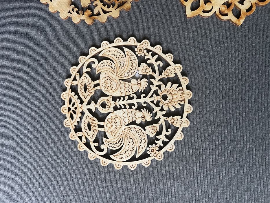 Zestaw drewninych podkładek, tradycyjne wzory
