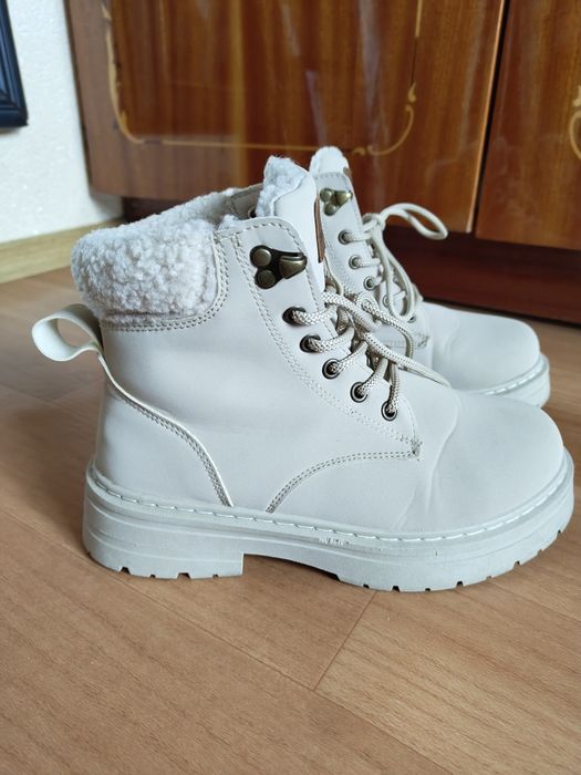 Ботинки жіночі бежеві