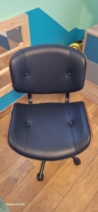 Cadeira de escritório giratória com elevação