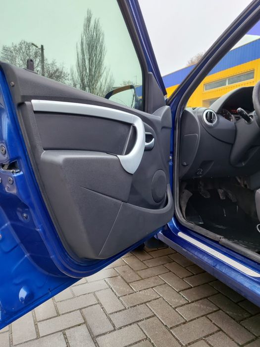 Продам Lada Largus 2015 , 7- мест. Газ/ Бензин