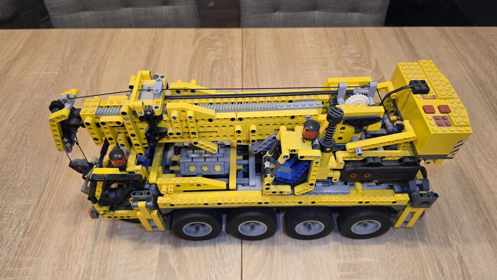 Lego Technic dźwig 8421