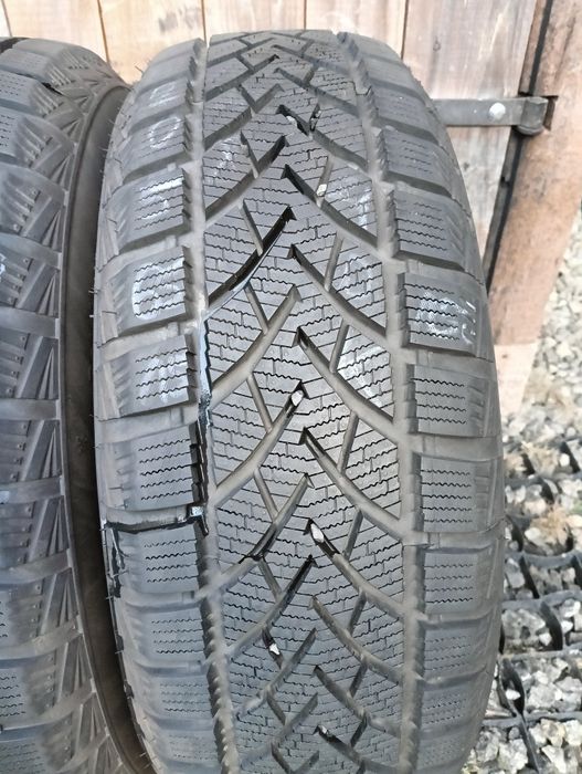 Sprzedam opony zimowe używane 205/65R15 2szt