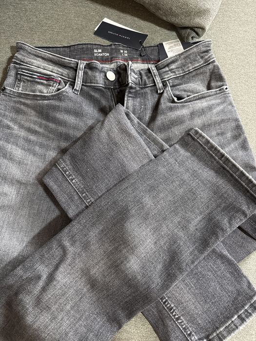 Tommy Hilfiger slim scanton 30/34 nowe