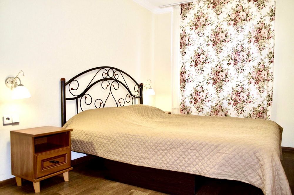 2-комн, с раздельными комнатами, Пр А.Поля 93,  госпиталь