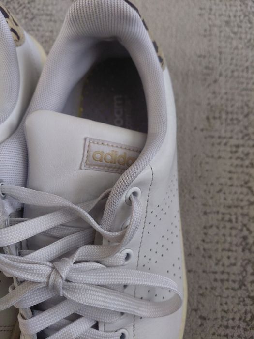 Sapatilhas brancas adidas