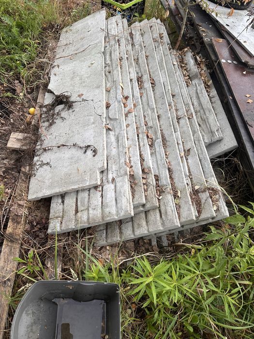 Oddam plyty betonowe ogrodzeniowe slupki