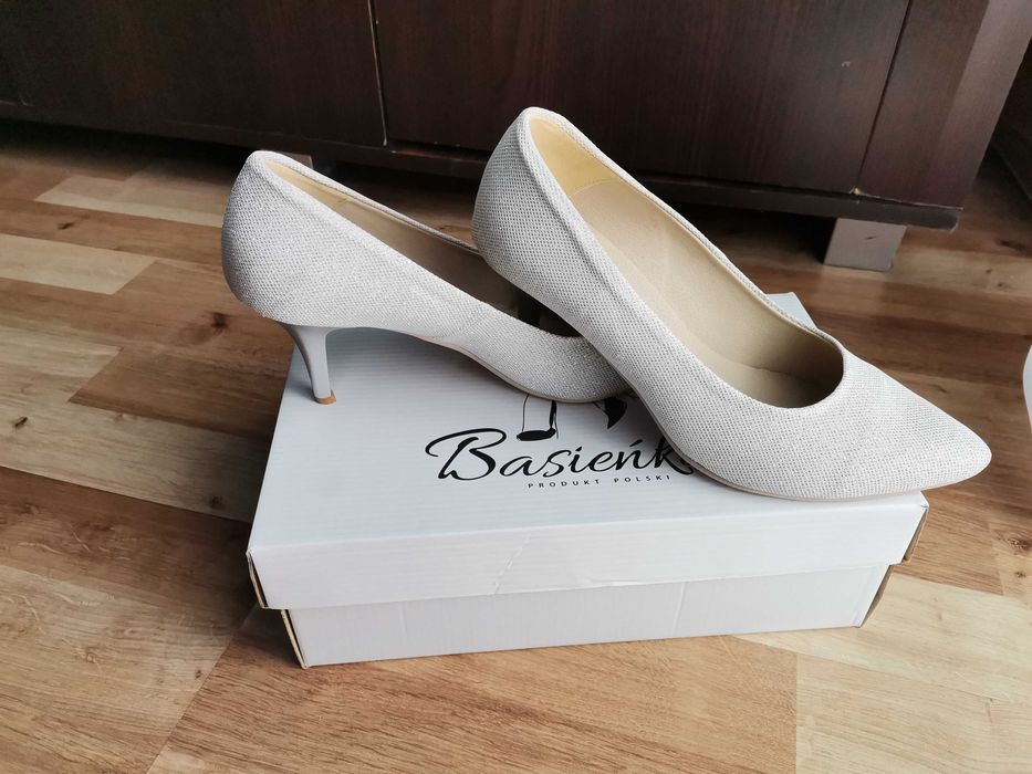 Srebrne brokatowe szpilki