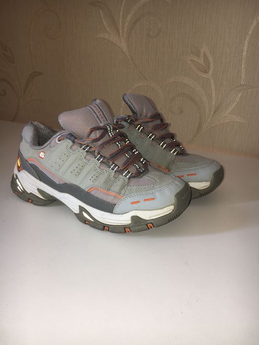 Кросівки Skechers .