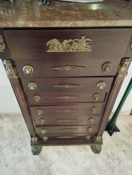 Móvel ornamentado