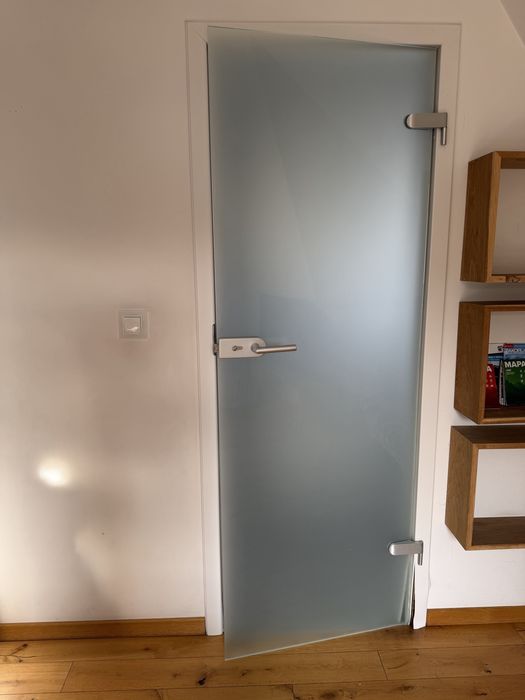 Skrzydło drzwi szklane prawe wraz z okuciami 70cm zamek wc