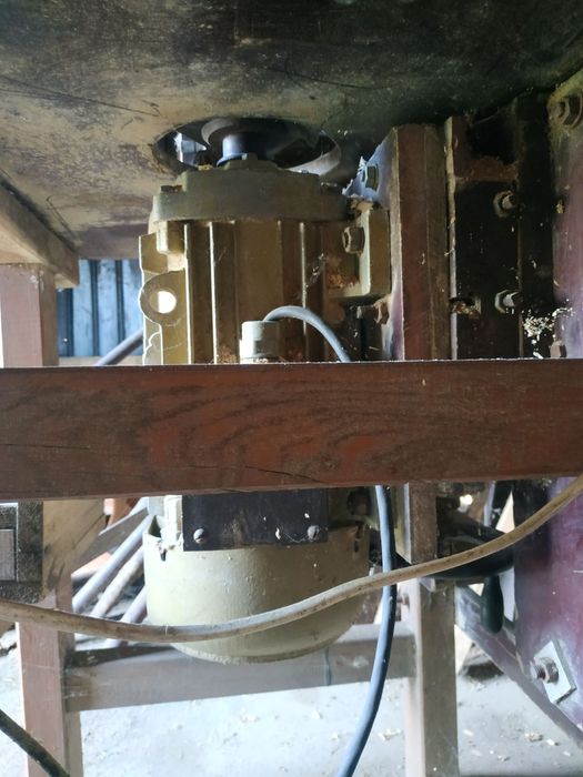 Фрезерний станок по дереву