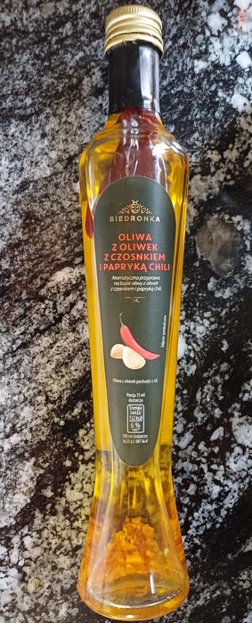 Oliwa z oliwek z czosnkiem i papryką