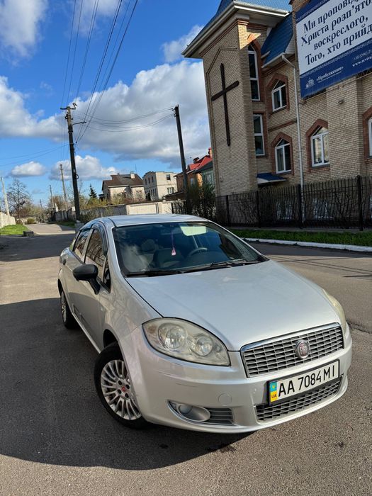 Автомобіль FIAT  Linea