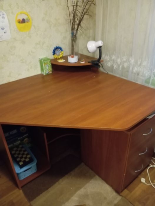 Продам комп'ютерний стіл