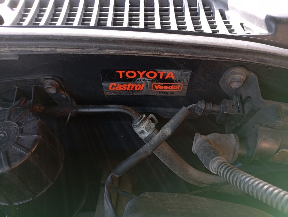 Тойота авенсіс,1.6, бензин