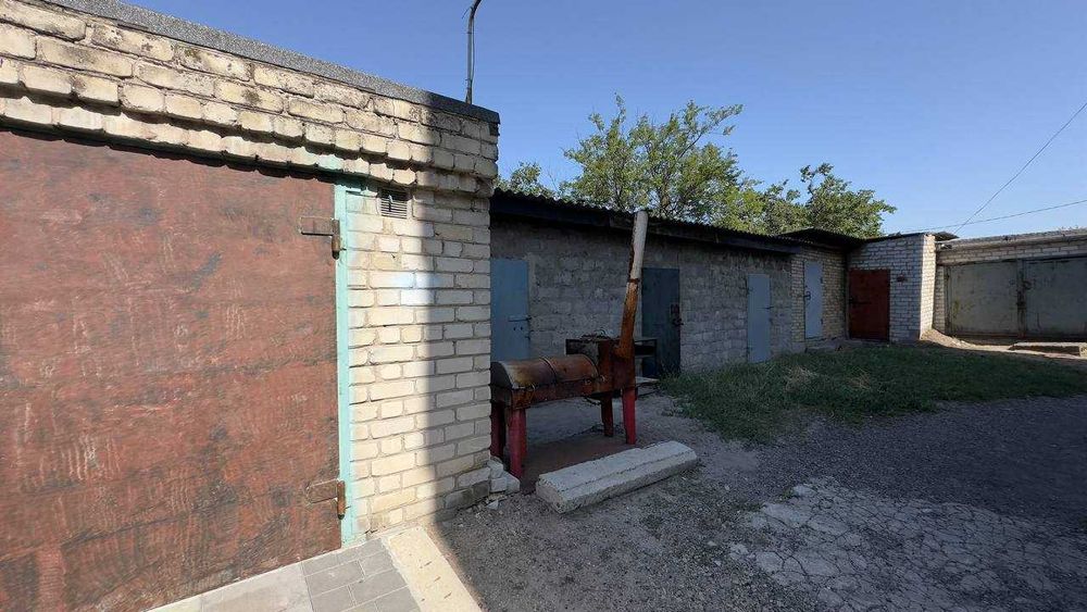 Продаётся 3-ком квартира с автономным отоплением +2 гаража, р-н ЖД