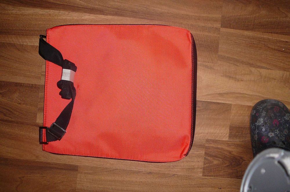 Torba czerwona  na  ramię   Nowa mieści A4