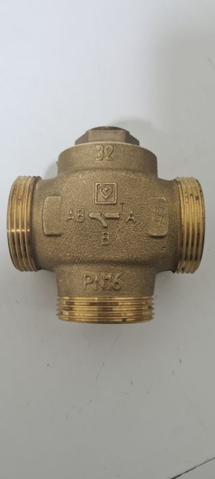 Антиконденсаційний термостатичний
змішувальний клапан 1-1/2" 55°С