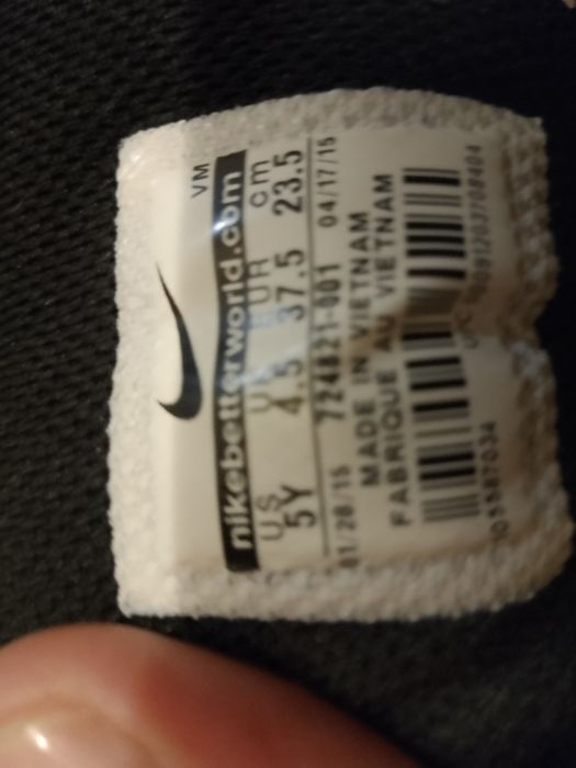 Крассовки Nike.37.5 размер