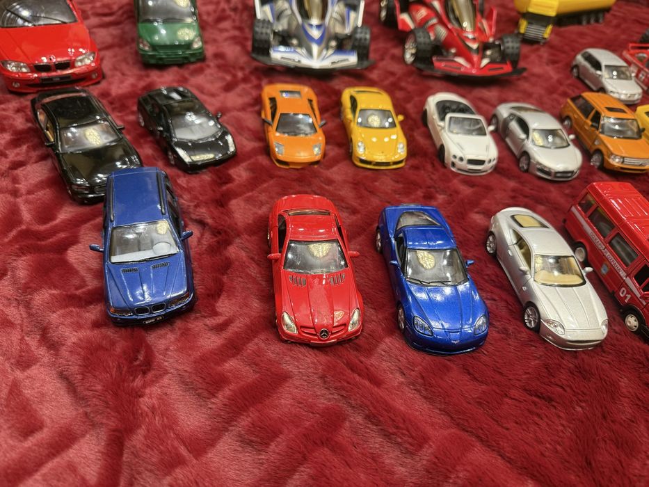 Машинки є і в хорошому стані і не багато в поганом цена 200 грн за 1