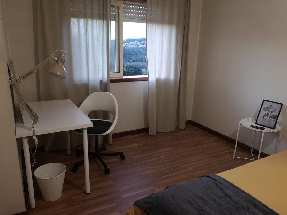 Quarto Azurém - Estudante