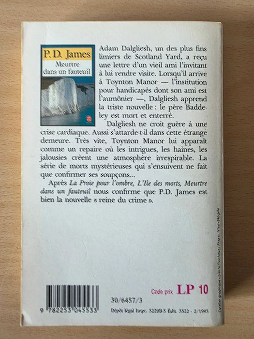 Livro "Meutre dans un Fauteuil" de P. D. James