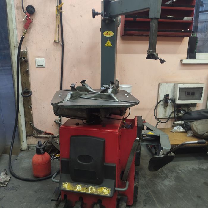 Продам шиномонтажный станок Sicam