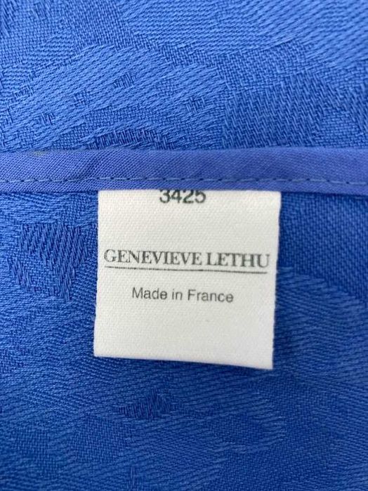 Toalha redonda azul com padrão da mesma côr