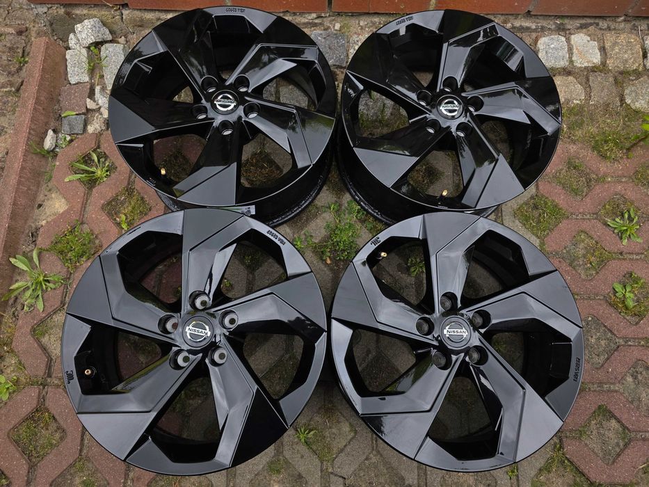 Oryginalne czarne felgi aluminiowe z czujnikami ciśnienia NISSAN JUKE F16 17" 5x114,3